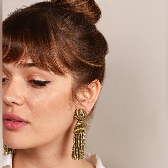 OSCAR DE LA RENTA Gold Short Beaded Tassel Earrings 345$ - Picture 3 of 3